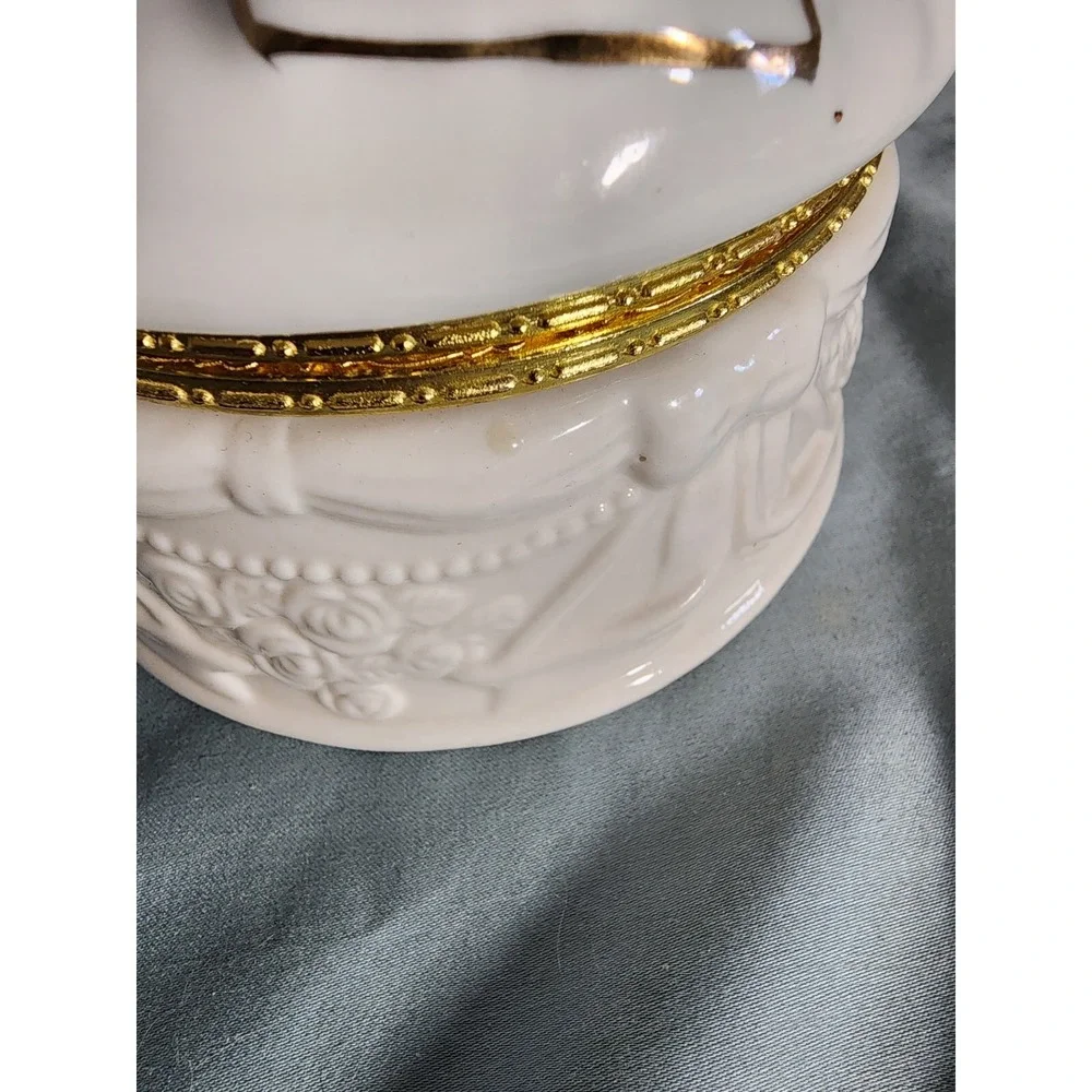 Angel Cherub Bird Figurine‎ Trinket / Jewelry Box With Gold Trim